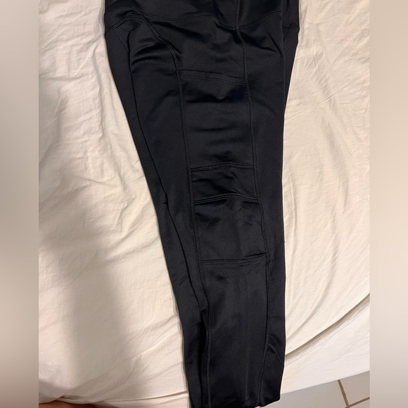 Black, full length Victoria’s Secret PINK leggings with pockets - Picture 3 of 3